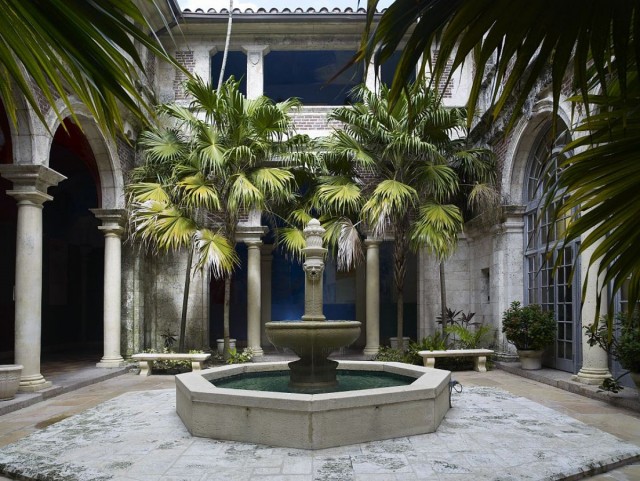 The interior courtyard with fountain. (Photo: Carol M. Highsmith, courtesy of the Library of Congress)